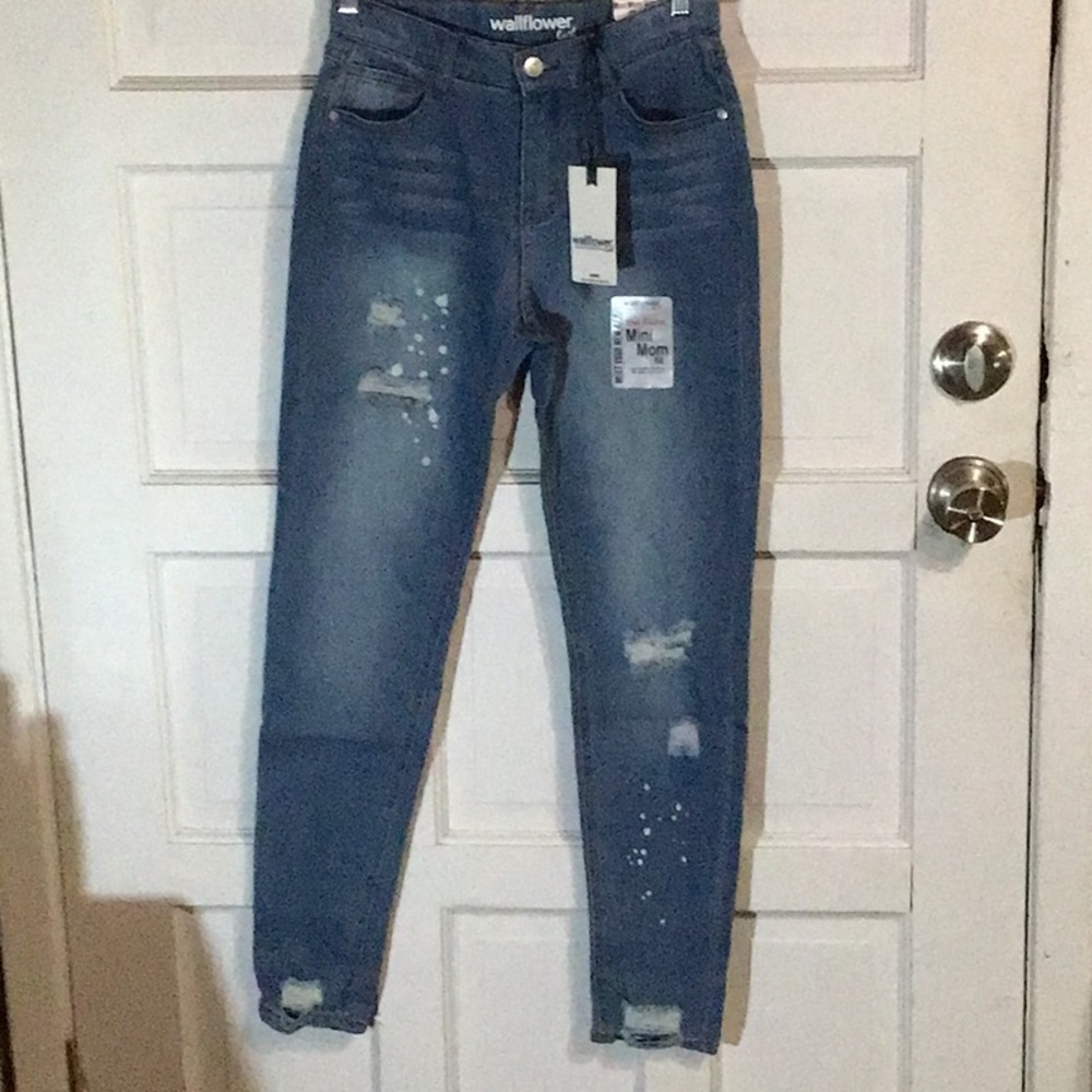 NWT WALLFLOWER GIRL MINI MOM DISTRESSED JEANS.